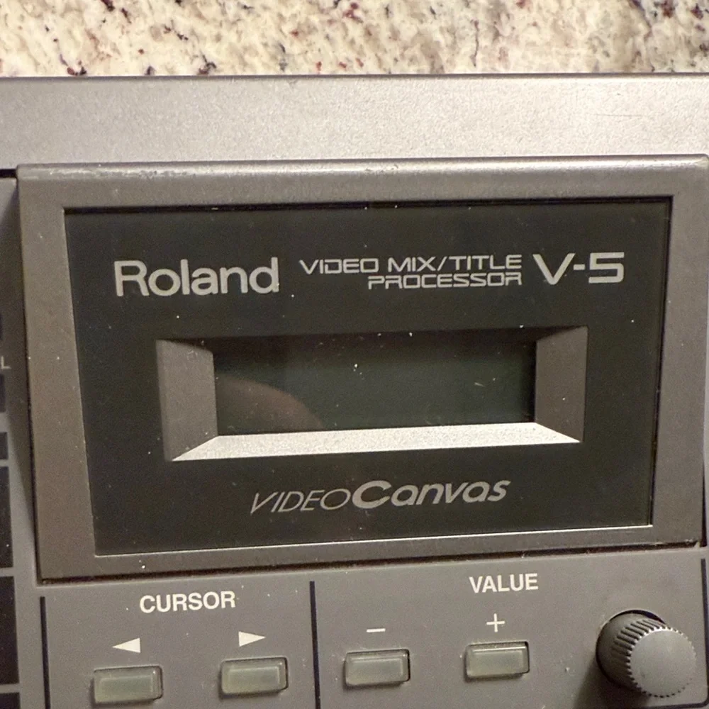 Roland V-5 VideoCanvas Mixer in Gray